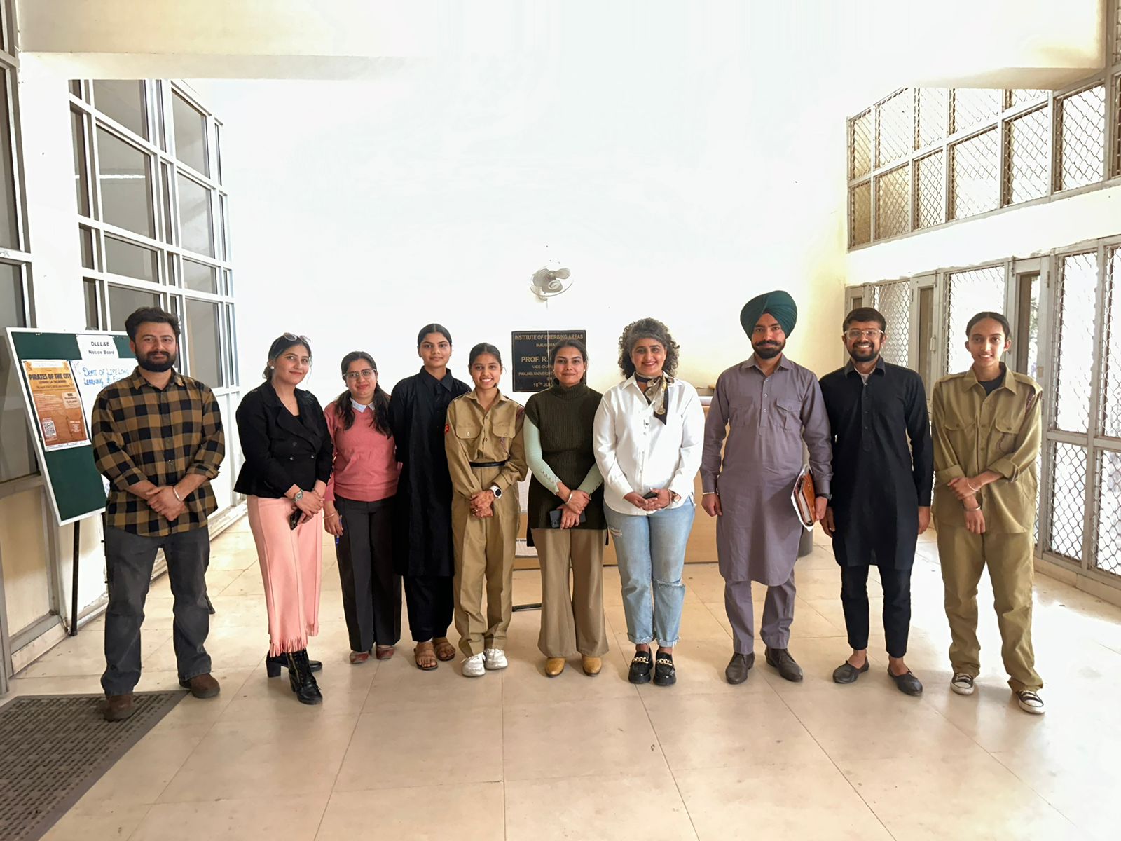 यूनिवर्सिटी इंस्टीट्यूट ऑफ फैशन टेक्नोलॉजी एंड वोकेशनल डेवलपमेंट ने "इक सोच: बॉडीज पेरिश, थॉट रिमेन्स" शीर्षक से एक नुक्कड़ नाटक की मेजबानी की।